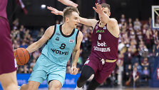 Vaidas Kariniauskas prie&scaron; Donatą Sabeckį