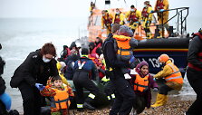 Gelbėjami migrantai Laman&scaron;o sąsiauryje