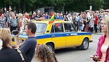 Milicijos automobilis Radvili&scaron;kio miesto &scaron;ventėje