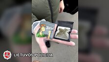 Klaipėdos teisėsaugininkai su įkalčiais sulaikė jaunuolį įtariamą platinusį narkotines medžiagas