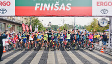 Prie &bdquo;IKI Velomaratono&ldquo; starto stojo R.Navardauskas, S.Ritter ir kiti žinomi sportininkai