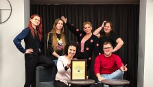 Bibliotekos komanda, i&scaron; kairės &ndash; Andrija Petkevičiūtė, Aurelija Sukadelskaitė, Indrė Navickė, Viktorija Ju&scaron;kienė, Vida Gri&scaron;manauskienė (sėdi), Gedvydas Kak&scaron;tys (sėdi)