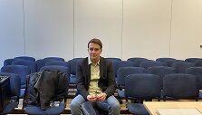 Ričardas Pinikas Klaipėdos apygardos teisme. Žurnalistams jis žadėjo pateikti i&scaron;samų komentarą, &bdquo;su įrodymais&ldquo;, po nagrinėjimo.