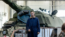 Generolo Romualdo Giedraičio artilerijos bataliono kariai apmoko Ukrainos mechanikus remontuoti savaeiges haubicas &bdquo;PzH 2000&ldquo;.