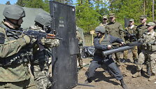 Ukrainos kariai per amerikiečių instruktorių treniruotę