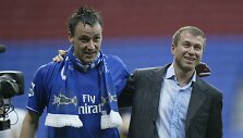 Johnas Terry (kairėje) paliks Londono &bdquo;Chelsea&ldquo; po sezono