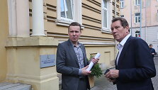 Raimondas Kurlianskis palieka STT su savo advokatu