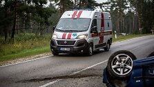 Kelyje Barčiai &ndash; Varėna nuo kelio nulėkė ir apvirto automobilis