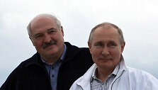 Antrąją susitikimo dieną V.Putinas su A.Luka&scaron;enka plaukiojo laivu