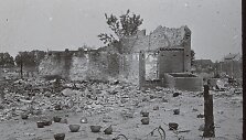 Sovietų karių &scaron;almai Tauragės griuvėsiuose
