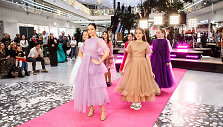 &Scaron;ventinis spindesys ant podiumo &ndash; &bdquo;Catwalk&ldquo; kalėdinis madų &scaron;ou &bdquo;Vilnius Outlet&ldquo;