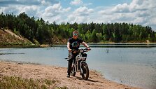 &bdquo;Auto Bild Lietuva&ldquo; išbandė bekelei skirtą elektrinį motorolerį