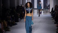 &bdquo;Lanvin&ldquo; 2022 m. pavasario ir vasaros kolekcijos modelis