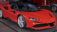 Hibridinis &bdquo;Ferrari SF90&ldquo;