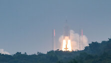 Į dangų kyla &bdquo;Ariane&ldquo; raketa su &bdquo;Galileo&ldquo; sistemos navigacijos palydovais