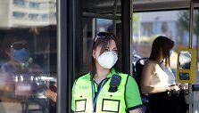 Vie&scaron;ojo transporto kontrolė Vilniuje primena keleiviams dėvėti kaukes