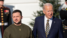 Ukrainos prezidentas V.Zelenskis ir JAV lyderis J.Bidenas