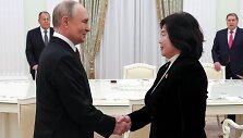 Vladimiras Putinas, Choe Son Hui (Čvė Son Hui) / via REUTERS