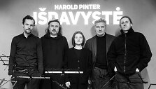 Oskaro Kor&scaron;unovo teatras metus užbaigia Haroldo Pinterio &bdquo;I&scaron;davyste&ldquo;