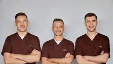 De&scaron;imtmetį &scaron;venčianti CLINIC | DPC dovanos &scaron;ypsenas