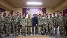 Volodymyras Zelenskis ir Ukrainos kariai / HANDOUT / AFP