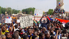 Protestai Nigeryje &ndash; ant plakatų para&scaron;yta &bdquo;Tegyvuoja Rusija!&ldquo;