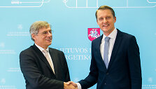 &bdquo;Idex&ldquo; grupės prezidentas Thierry Franckas de Preaumontas ir Lietuvos energetikos ministras Žygimantas Vaičiūnas
