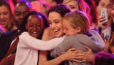 Angelina Jolie su dukromis Zahara ir Shiloh