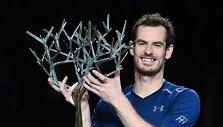 Andy Murray prie&scaron; Johną Isnerį