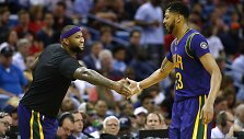 Anthony Davisas ir DeMarcusas Cousinsas
