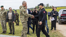 G. Nausėda ir K. Nawrockis stebėjo Suvalkų koridoriaus gynybos pratybas / Lietuvos kariuomenės nuotr.