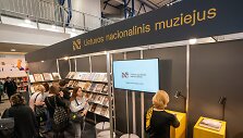 Lietuvos nacionalinio muziejaus stendas (5 salė, nr. 5.C02) Vilniaus knygų mugėje 