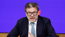 Italijos finansų ministras Giancarlo Giorgetti  / Roberto Monaldo / ZUMAPRESS.com