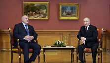 Rusijos lyderis Vladimiras Putinas ir Baltarusijos prezidentu pasiskelbęs Aliaksandras Luka&scaron;enka