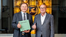 I&scaron; kairės Teltonikos įmonių grupės įkūrėjas Arvydas Pauk&scaron;tys ir Kauno meras Visvaldas Matijo&scaron;aitis