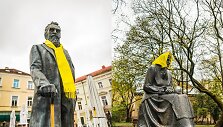 &bdquo;The Roop&ldquo; atributika papuo&scaron;tos skulptūros