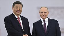 Xi Jinpingas su V. Putinu  / Sergey Bobylev / AP