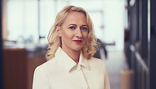 Eglė Dovby&scaron;ienė, SEB banko valdybos narė, Mažmeninės bankininkystės tarnybos vadovė.   