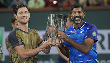 Matthew Ebdenas (kairėje) ir Rohanas Bopanna (de&scaron;inėje)
