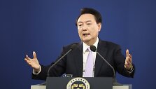 Yoon Suk-yeolas / Kim Hong-Ji / AP