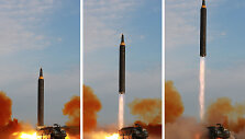 &Scaron;iaurės Korėjos raketa &bdquo;Hwasong-12&ldquo;