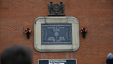 &bdquo;Old Trafford&ldquo; stadione esanti atminimo lentelė 