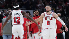 Ayo Dosunmu ir Zachas LaVine'as