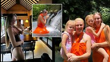 Viktorija Siegel ir Rasa Stonienė su &scaron;eima