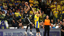 Davidas Lighty prie&scaron; Scottie Wilbekiną