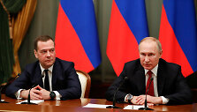 Buvęs Rusijos prezidentas Dmitrijus Medvedevas ir Rusijos lyderis Vladimiras Putinas