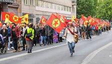 Prie&scaron; &Scaron;vedijos narystę NATO nusiteikę protestuotojai su Kurdistano darbininkų partijos vėliavomis