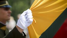 Valstybės vėliavos pakėlimo ceremonija Nepriklausomybės aik&scaron;tėje, Vilniuje