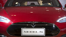 Atnaujintas sedanas &bdquo;Tesla Model S&ldquo;