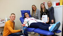 &Scaron;vęsdama gimtadienį kaunietė su draugais aukojo kraujo